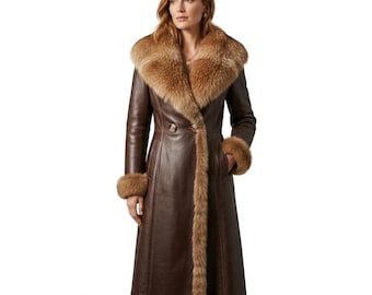 Handgefertigter brauner Ledermantel mit Pelzkragen und Manschetten - maßgeschneiderter Wintermantel