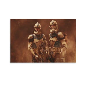 Può includere: Due figure in armatura bianca e blu, elmetti con accenti rossi, si ergono su uno sfondo marrone e fumoso. Uno tiene un fucile blaster. L'immagine evoca un tema fantascientifico o fantasy.