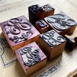 Tampons de Broderie. Set de 3 Timbres Blocs Monogramme / Alphabet de la Lettre D. Tampons d'Impression en Bois
