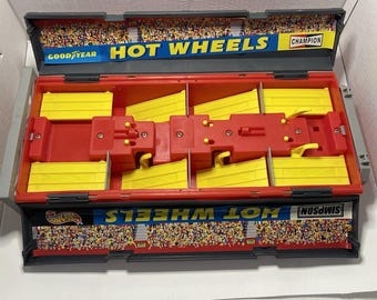 Hot Wheels 1996 City Action 5-Pack Gift Set - 1:64 Scale Collectible Die-Cast Cars With Flashing Light - View #10