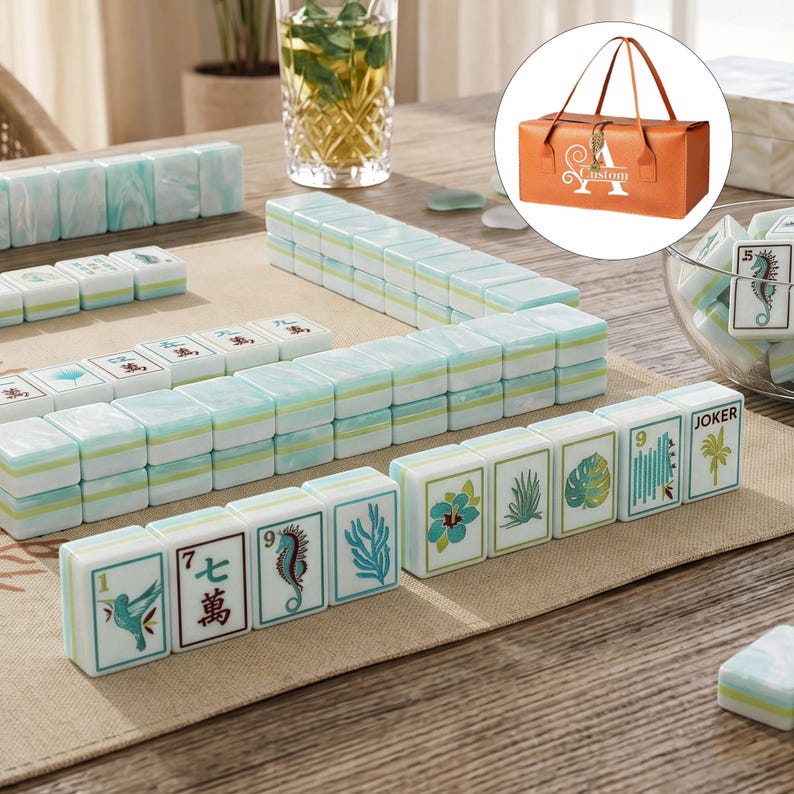 Juego de fichas de mahjong americano Coastal Blue, juego de mahjong personalizado con estuche de transporte personalizado, juego de mahjong de viaje, regalo elegante para mamá. imagen 1