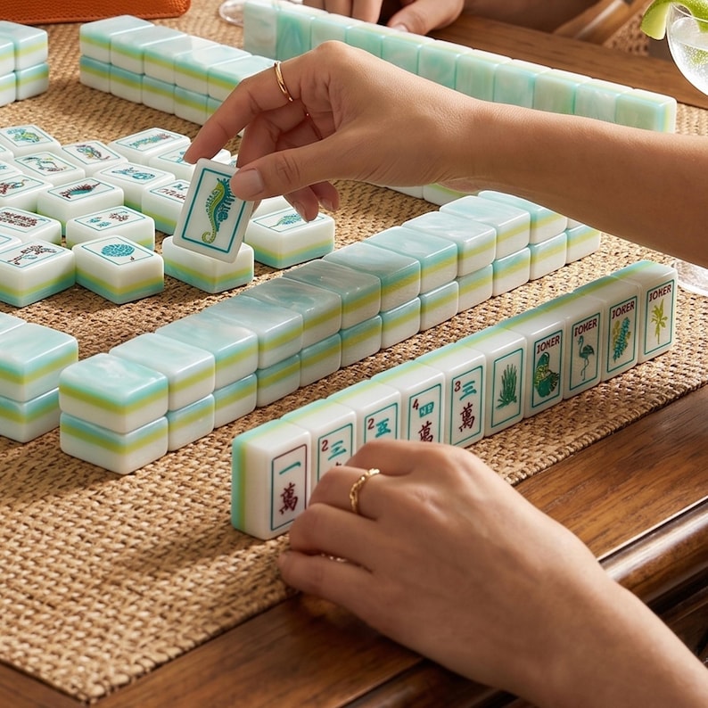 Juego de fichas de mahjong americano Coastal Blue, juego de mahjong personalizado con estuche de transporte personalizado, juego de mahjong de viaje, regalo elegante para mamá. imagen 2