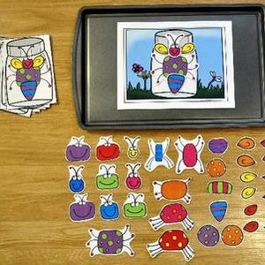 Może przedstawiać: Kolorowa gra edukacyjna z ilustracją słoika z owadem. Gra zawiera tacę, karty oraz różne kształty i elementy o tematyce owadów w wielu kolorach, idealne do nauki i zabawy.