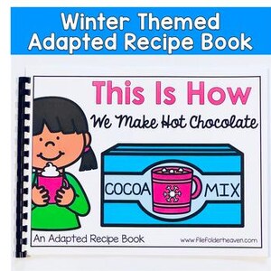 Può includere: Un libro di ricette rilegato a spirale con un tema invernale. La copertina presenta un'illustrazione a cartoni animati di un bambino che tiene in mano una tazza di cioccolata calda. Il testo sulla copertina recita "This Is How We Make Hot Chocolate" e "COCOA MIX". Il libro è intitolato "Winter Themed Adapted Recipe Book".