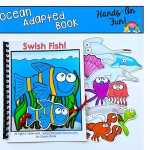 Könnte beinhalten: Ein "Ocean Adapted Book" mit dem Titel "Swish Fish!" mit einem blau-gelben Fisch auf dem Cover. Das Bild enthält verschiedene ozeanbezogene Ausschnitte, wie einen Hai, einen Delfin und einen Oktopus. Der Text "Hands-On Fun!" ist ebenfalls sichtbar.