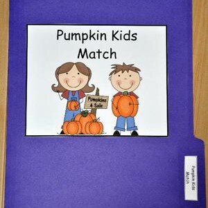 Puede incluir: Una carpeta morada con una imagen rectangular blanca con el texto "Pumpkin Kids Match". La imagen muestra niños de dibujos animados con calabazas. Un niño sostiene un letrero que dice "Pumpkins 4 Sale".