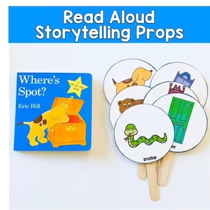 以下が含まれることがあります： エリック・ヒル著の「Where's Spot?」というタイトルの青い子供向けの本で、黄色い犬のイラストが描かれています。その隣には、ヘビやドアなど、動物やオブジェクトのイラストが描かれた円形のストーリーテリング小道具があります。「Read Aloud Storytelling Props」というテキストが上部にあります。