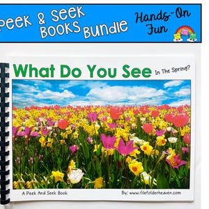 Op de afbeelding: Een spiraalgebonden boek met de titel "What Do You See in The Spring?" met een levendige afbeelding van een veld met kleurrijke tulpen en narcissen onder een blauwe lucht. Het boek maakt deel uit van een "Peek & Seek Books Bundle" met de tekst "Hands-On Fun".