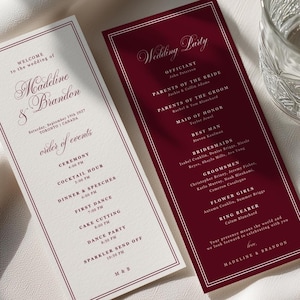 Puede incluir: Dos tarjetas rectangulares de programa de boda con elegante tipografía serif y cursiva. Una tarjeta es color crema con texto rojo oscuro, detallando el orden de eventos para Madeline y Brandon. La otra es rojo oscuro con texto blanco, listando la corte.
