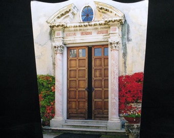 Wastebasket  - Doorway at Villa Monastero