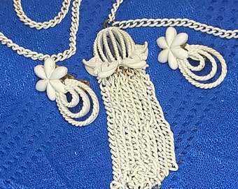 Vintage Monet White Enamel Necklace Flower Leaf Pendent Clip Earrings Set