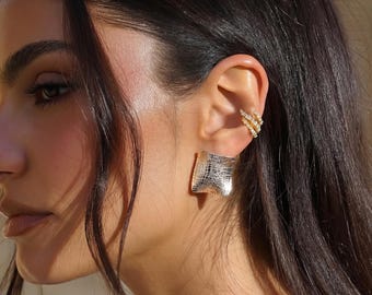 Brincos quadrados martelados, brincos geométricos banhados a ouro, joias de metal texturizado