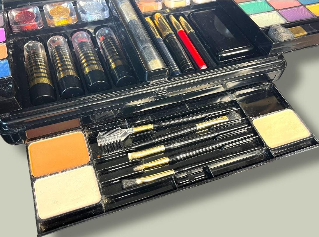 Vintage Beauty Face Treasure Makeup Kit: 2000s Collector's Set - Etsy
