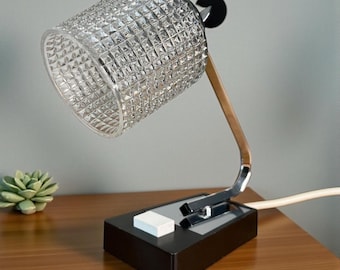 Vintage art-deco chromen tafellamp jaren 70 – geslepen glazen kap