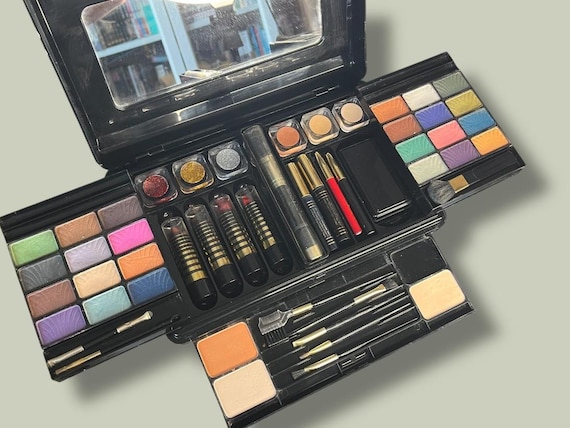 THE MAIRA 化粧品セット Vintage Beauty Face Treasure Makeup Kit: 2000s Collector's Set - Etsy