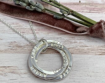 3 Ring Namen Halskette, Familiennamen Halskette, personalisierte Halskette, Geschenk für Mama, Geschenk für Oma, Kindernamen