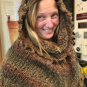 Trichter Poncho, Cape und Gugel, handgestrickt, One Size, ausgefallene Originale, Boho Chic, Lion Brand Yarn, Homespun, Barley, Vineyard