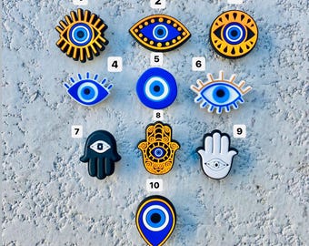 Amuletos de ojo malvado para zuecos, amuletos de protección de Nazar y Hamsa, accesorios espirituales azules para zapatos, un regalo navideño significativo para uso diario.