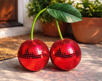 Decoración de cerezas disco, adorno de cereza con espejo rojo, acento moderno para el hogar y el jardín, decoración para fiestas, escultura de fruta disco retro