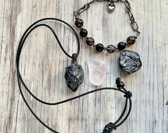 Cadeauset ter ondersteuning bij rouwverwerking, Apache Tear-hanger, armband van jetkwarts en rookkwarts, condoleancegeschenkdoos