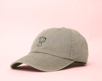 Casquette pour les amateurs de café – Casquette brodée – Cafetière à moka et slogan – Casquette unisexe en coton – Plus d'expresso, moins de déprime – Casquette avec texte personnalisé