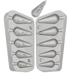 Può includere: Un set di piombi da pesca color argento e uno stampo. Lo stampo è diviso in due metà, ciascuna con cinque cavità a forma di goccia. I pesi sono numerati e lo stampo ha la scritta "F112".