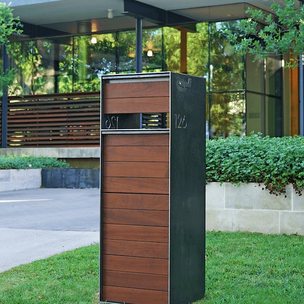 Buzón de paquetería Stratford - Buzón personalizado con números de casa personalizados, buzón de paquetería de estilo moderno de mediados de siglo para uso en la acera