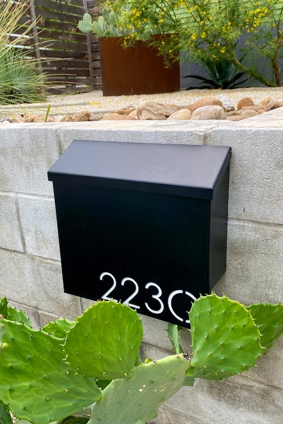 Wall Mounted Lockable Mailbox