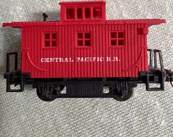 Bachmann #15751 Central Pacfic bobber caboose