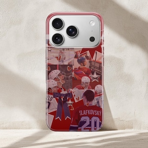 Könnte beinhalten: Transparente Handyhülle mit rotem Rand, die eine Collage von Eishockeyspielern zeigt. Das Design zeigt Spieler in Rot und Weiß, Sterne und die Nummer 20 auf einem Trikot. Die Hülle hat ein glänzendes Finish.