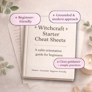 Pode incluir: Um livro creme intitulado "Witchcraft Starter Cheat Sheets" com o subtítulo "A calm orientation guide for beginners". A imagem inclui balões de texto que dizem "Beginner-friendly", "Grounded & modern approach" e "Clear guidance + simple practices".
