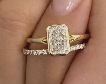 Set di anelli di fidanzamento solitario con taglio radiante da 3 carati incastonati a castone, set da sposa in oro giallo 14 carati con fede nuziale abbinata.