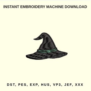 Può includere: Design di ricamo di cappello da strega nero con fascia verde. L'immagine include il testo "INSTANT EMBROIDERY MACHINE DOWNLOAD" e le abbreviazioni dei tipi di file: DST, PES, EXP, HUS, VP3, JEF, XXX. Perfetto per Halloween.