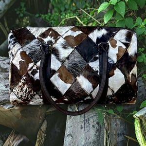 Originale Reisetasche aus Rindsleder, Reisetasche aus Rindsleder mit Fellbesatz, Wochenendtasche aus echtem Leder, Patchwork-Sporttasche für Übernachtungen