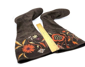 Vintage Italian Suede Boots: Embroidered Floral Knee High Boots (US 6.5)