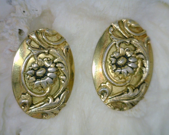 Whiting & Davis Co. Oval Clip-on Earrings Sunflow… - image 1