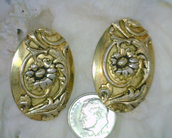 Whiting & Davis Co. Oval Clip-on Earrings Sunflow… - image 3