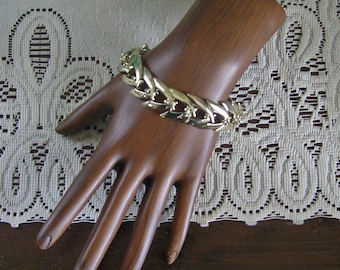 Pale Gold Chevron Link Bracelet Vintage 60's signed Coro Free Shipping
