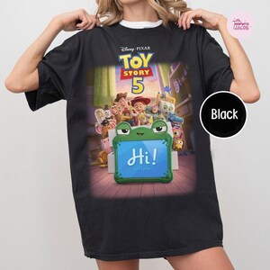 Camiseta de Toy Story 5 de Disney Pixar, camiseta de colores cómodos de Lilypad de Toy Story, camiseta de Woody y Buzz Lightyear de Lilypad, camiseta con personajes de películas de Disney imagen 3