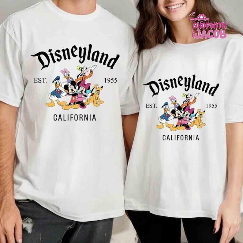Camiseta retro de Minnie y Mickey Mouse a juego para parejas de Disneyland, camiseta de viaje familiar a California de Disneyland (est. 1955), vacaciones de marido y mujer en Disneyland imagen 1