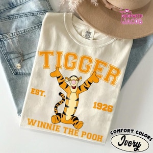 Retro Mickey and Friends Varsity Shirt, Disneyland Family Matching Tee, Vintage Disneyland Character Shirt, Disneyland Family Trip tee immagine 2
