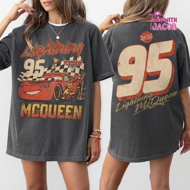 Vintage Lightning McQueen Comfort Colors Shirt, Disneyland Pixar Cars Shirt, Retro McQueen Graphic Tee, Family Vacation Trip Shirt 2026 immagine 1