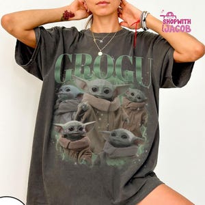 chemise vintage Disneyland StarWars Grogu, t-shirt Disneyland Baby Yoda, t-shirt graphique science-fiction rétro, chemise cadeau Mandalorian, t-shirt fan mignon image 2