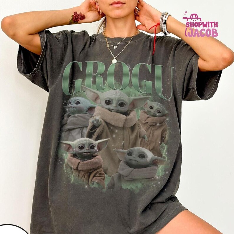 chemise vintage Disneyland StarWars Grogu, t-shirt Disneyland Baby Yoda, t-shirt graphique science-fiction rétro, chemise cadeau Mandalorian, t-shirt fan mignon image 2