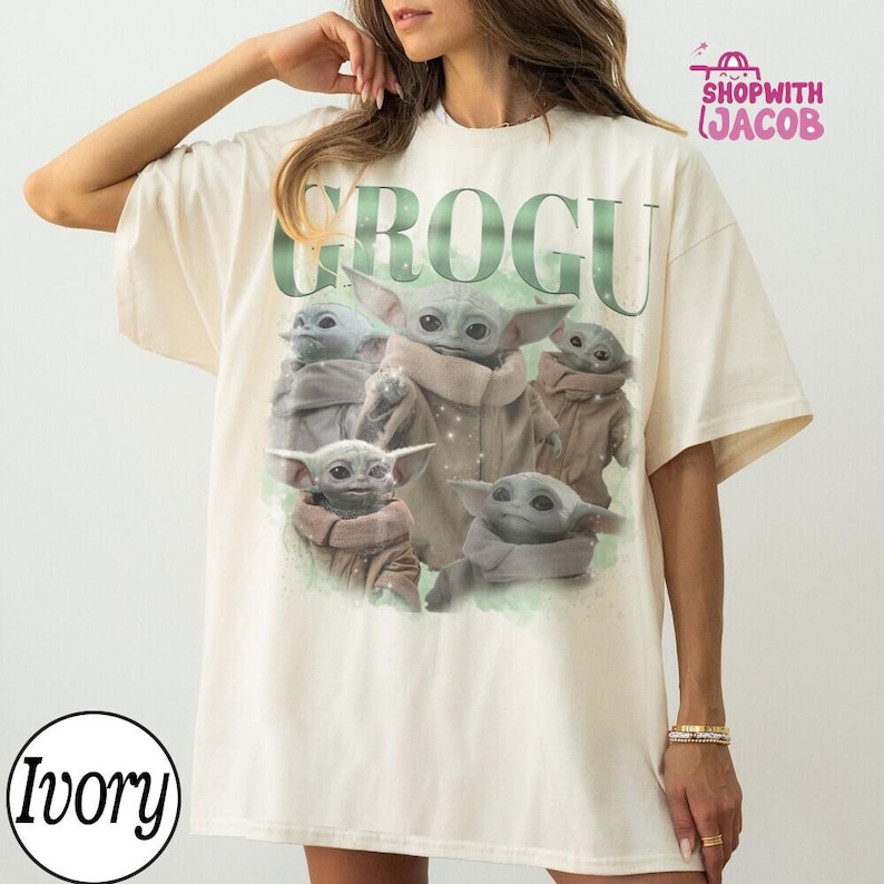 chemise vintage Disneyland StarWars Grogu, t-shirt Disneyland Baby Yoda, t-shirt graphique science-fiction rétro, chemise cadeau Mandalorian, t-shirt fan mignon image 1