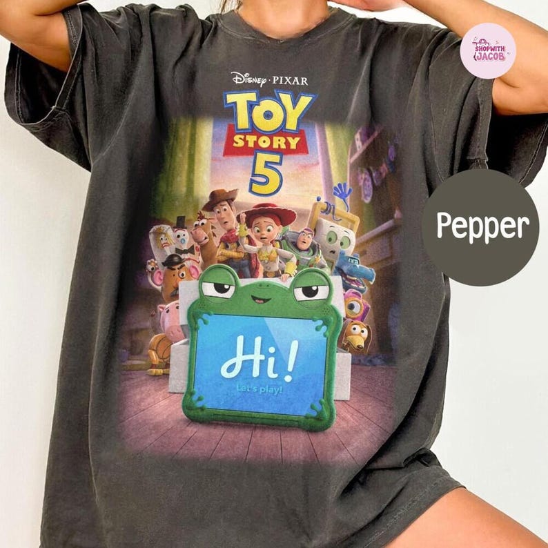 Camiseta de Toy Story 5 de Disney Pixar, camiseta de colores cómodos de Lilypad de Toy Story, camiseta de Woody y Buzz Lightyear de Lilypad, camiseta con personajes de películas de Disney imagen 2