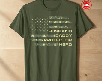 Camiseta patriótica com estampa camuflada da bandeira americana para o Dia dos Pais, com a frase "Marido, Papai, Protetor, Herói".