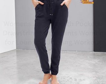 Calça de moletom feminina com bolsos e cordão, ideal para academia, treino e momentos de lazer.