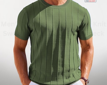 Camiseta masculina de malha canelada de manga curta, estilo casual, com gola redonda.
