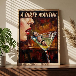 Puede incluir: Una impresión artística enmarcada titulada "A Dirty Mantini" representa el rostro de una mujer con lápiz labial rojo y una copa de martini llena de caras. La obra de arte tiene un estilo vintage y retro con un marco de madera marrón.